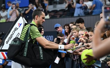 Медведев удари поляк за полуфинал в Бризбън