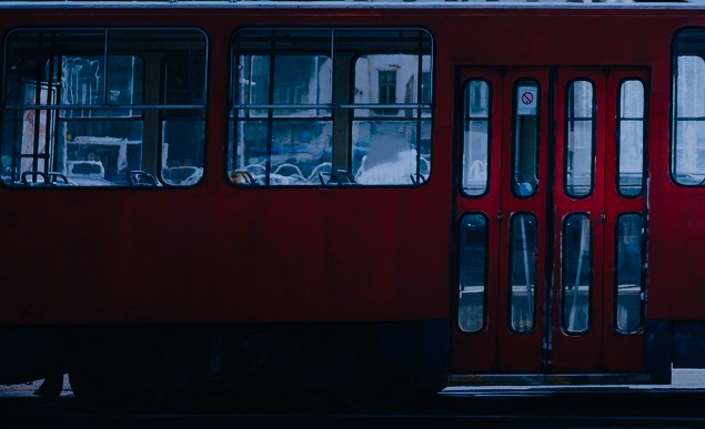 Трамвай и лек автомобил се удариха в София