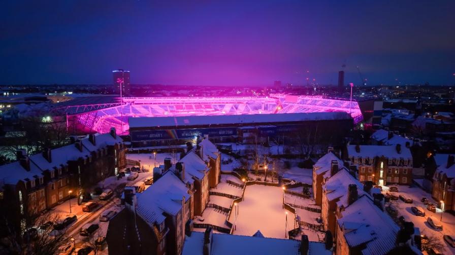 Небето над Бирмингам мистериозно се оцвети в ярко розово