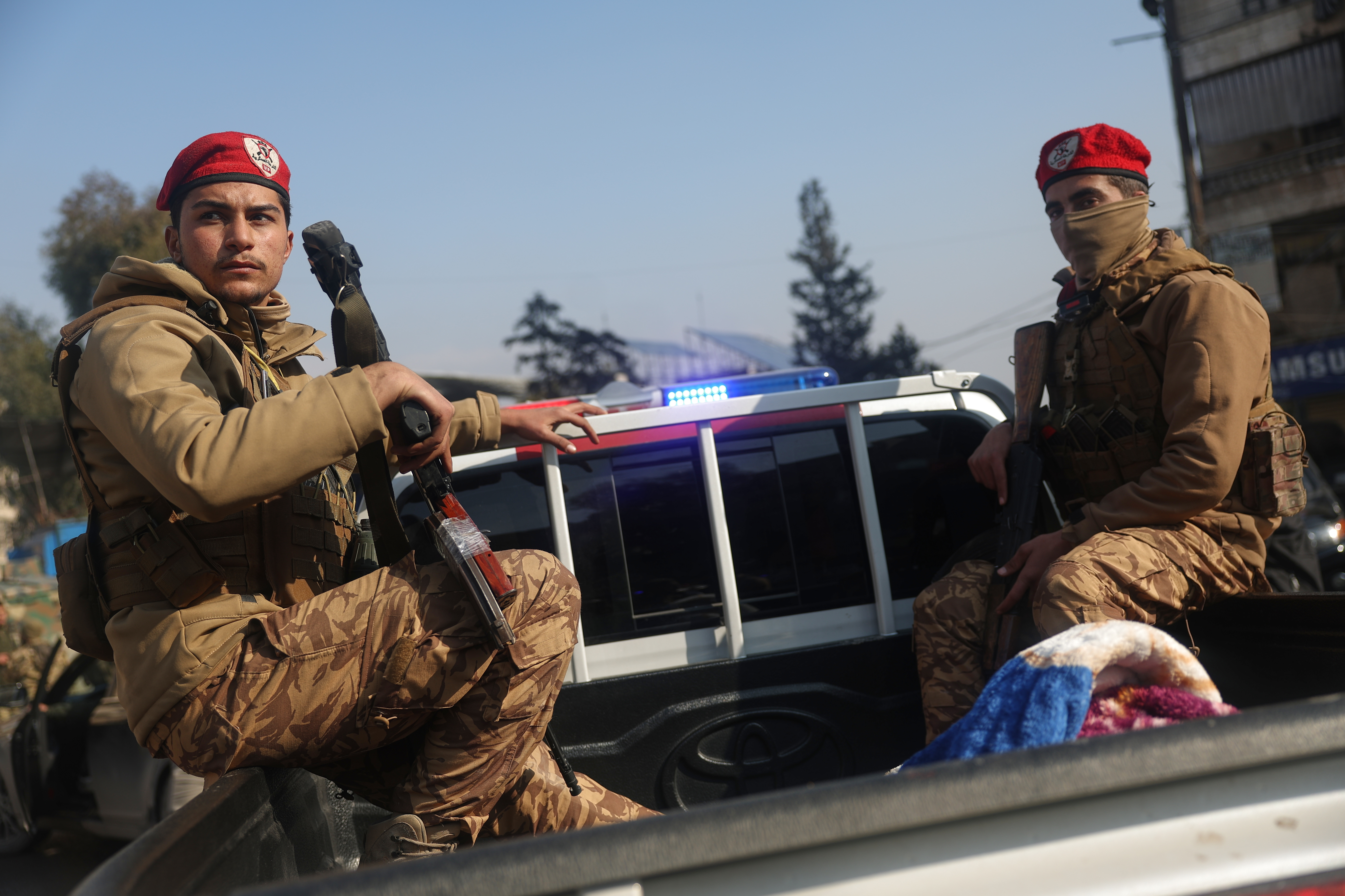 Сирийската армия твърди, че е установила контрол над квартал в Алепо, кюрдските сили отрекоха