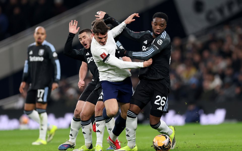 Астън Вила пречупи Тотнъм във ФА Къп, кризата при 