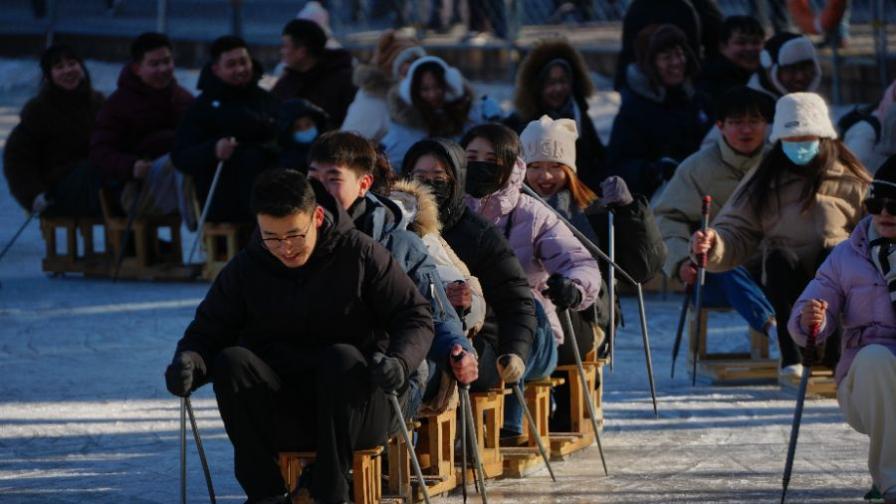 Снежни приключения в Лонгтан парк в Пекин
