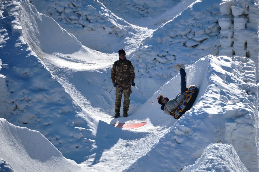 <p>Снежни приключения в Лонгтан парк в Пекин.</p>