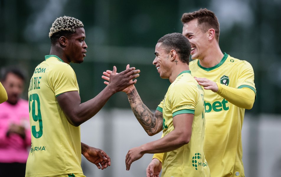 Лудогорец Пакш1