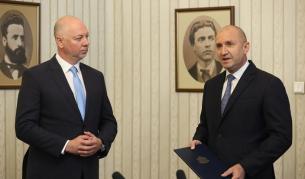 Мандат без шанс: Радев връчи първата папка - ГЕРБ-СДС я върнаха