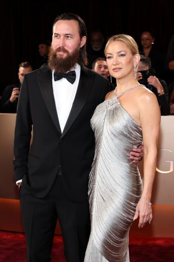 Любов на червения килим: Най-красивите звездни двойки на „Златните глобуси“ 2026 (СНИМКИ) - снимка 25