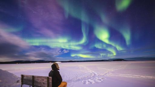 <p>Бебешки кутии, сауни и скъп алкохол: Как да живеем&nbsp;в най-щастливата страна</p>