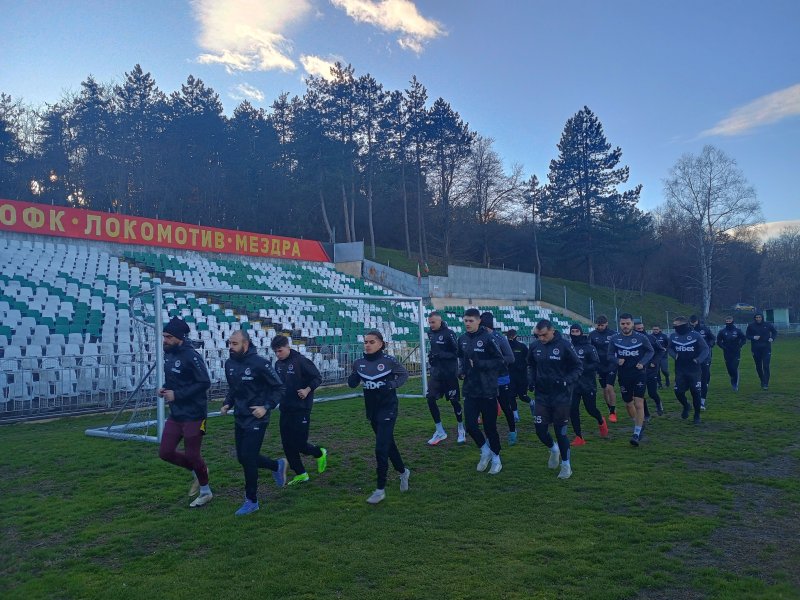 Локомотив Мездра1