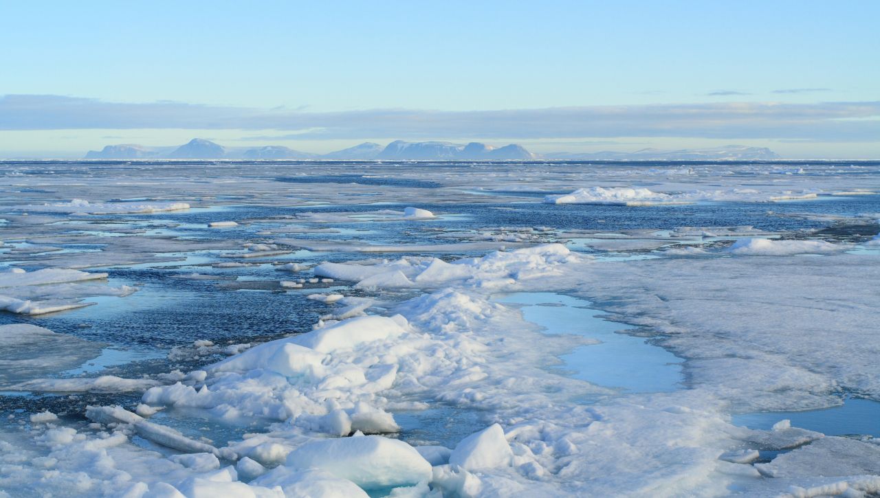 „Все едно си в полилей“ – пътуване с Уил Смит до тайната на живота под Северния полюс