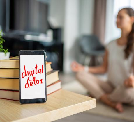 Смартфонът беше навсякъде – в ръката на масата до възглавницата