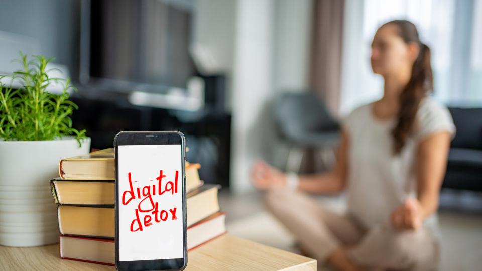 Gen Z срещу екраните: Защо младите все по-често избират живота офлайн