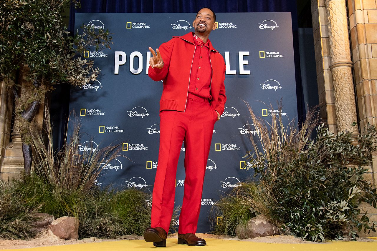 <p><strong>Червено</strong></p>

<p>Червеното е класическият цвят на страстта и романтиката, символизира сила и жизненост. Хората, които носят червено, обикновено са жизнени и ентусиазирани.</p>