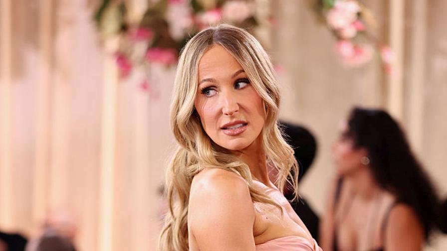 <p>Водещата на Златните глобуси сподели шегите, които е изрязала от монолога&nbsp;си</p>