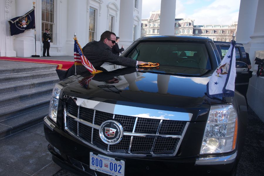 <p>Открийте невероятното инженерно решение и технологията от военен клас, които правят бронираната лимузина на президента на САЩ практически неуязвима срещу всяка заплаха.</p>