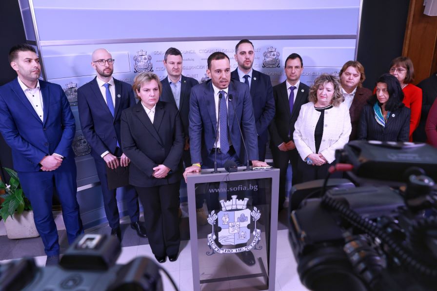 <p>СОС изслуша кмета Васил Терзиев за кризата с боклука</p>