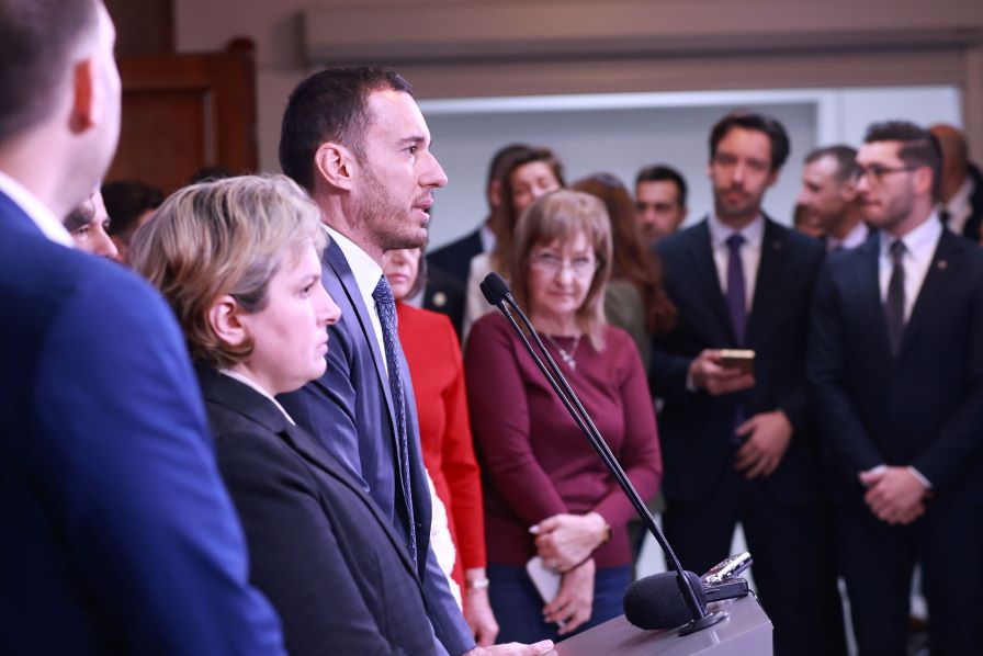 <p>СОС изслуша кмета Васил Терзиев за кризата с боклука</p>