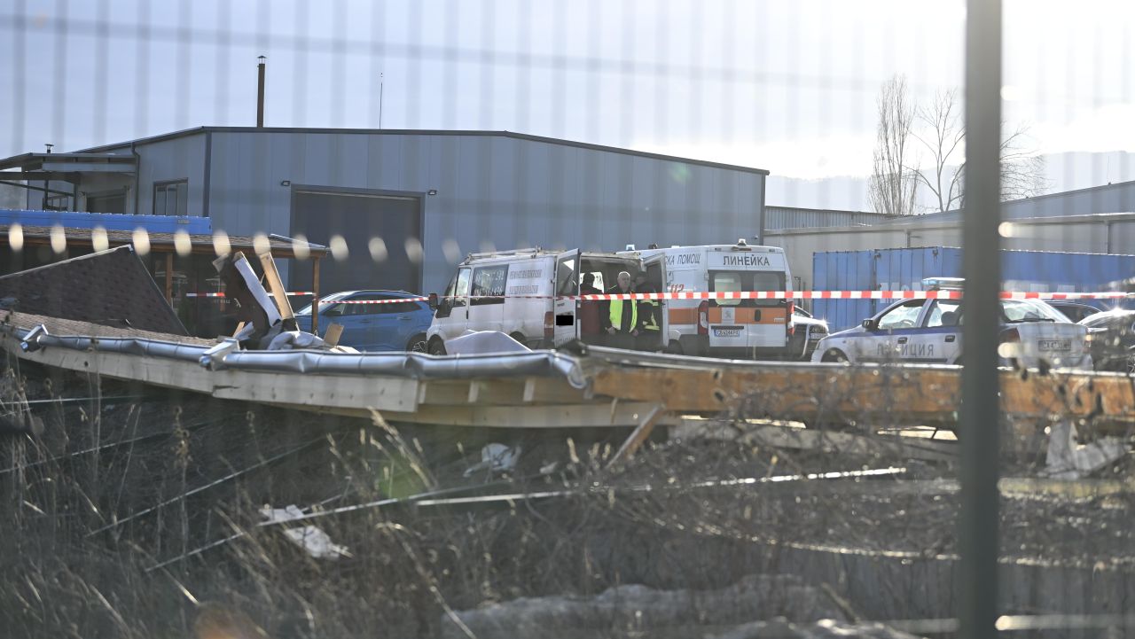 <p>Кадри от мястото на трагедията - навес се срути в София, загина работник</p>