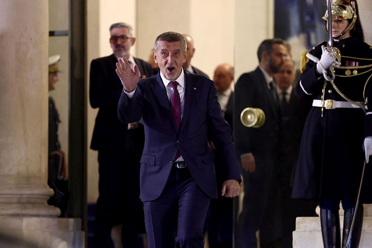 Правителството на Андрей Бабиш спечели задължителния вот на доверие