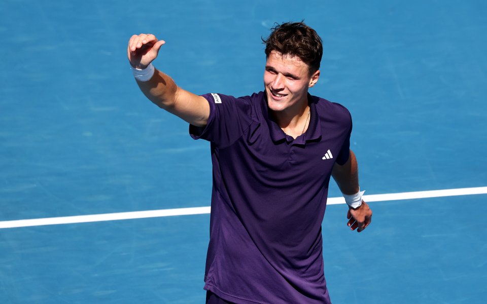 Меншик и Баес ще спорят във финала за титлата в Оукланд