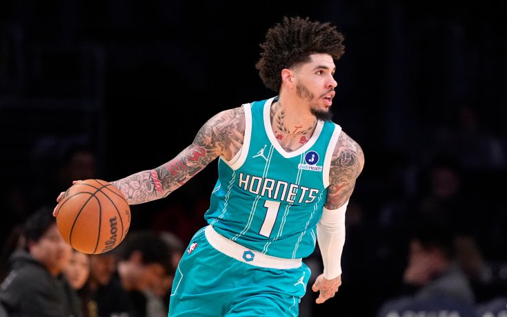 ЛаМело Бол и Шарлът треснаха здраво Лейкърс насред Лос Анджелис