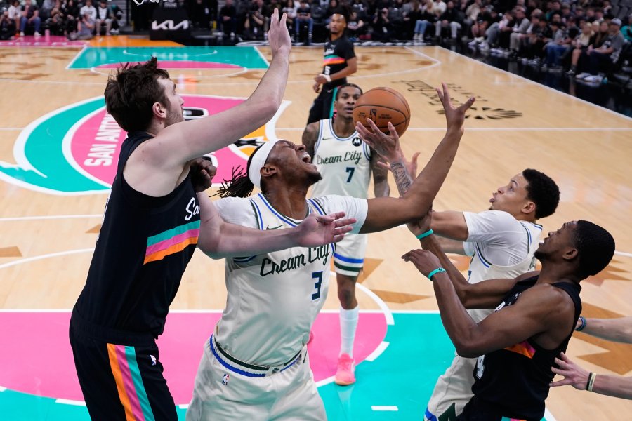 Сан Антонио Спърс Милуоки Бъкс1