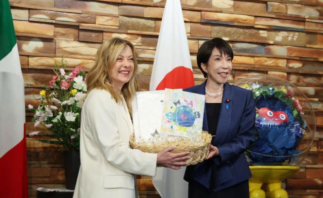 Премиерът на Япония изненада Джорджа Мелони с тържество за рождения ѝ ден