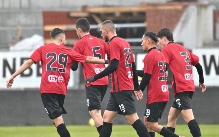 Локомотив Пловдив замина за Турция с Переа и Валери Божинов