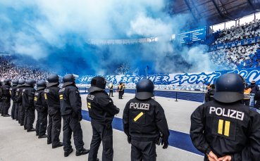 Херта разкритикува полицията заради жестоките сблъсъци с феновете