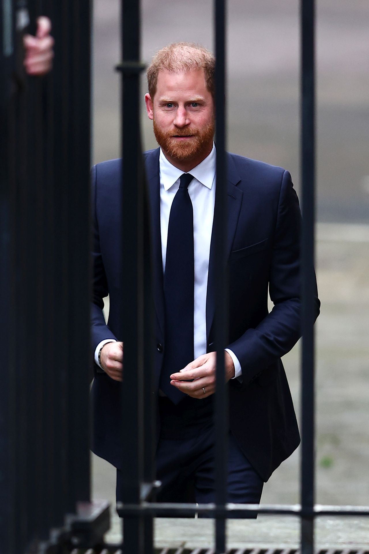 <p>Принц Хари отново в светлината на прожекторите &ndash; елегантен и решителен</p>