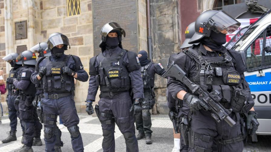 Стрелба в Чехия, застреляха нападателя