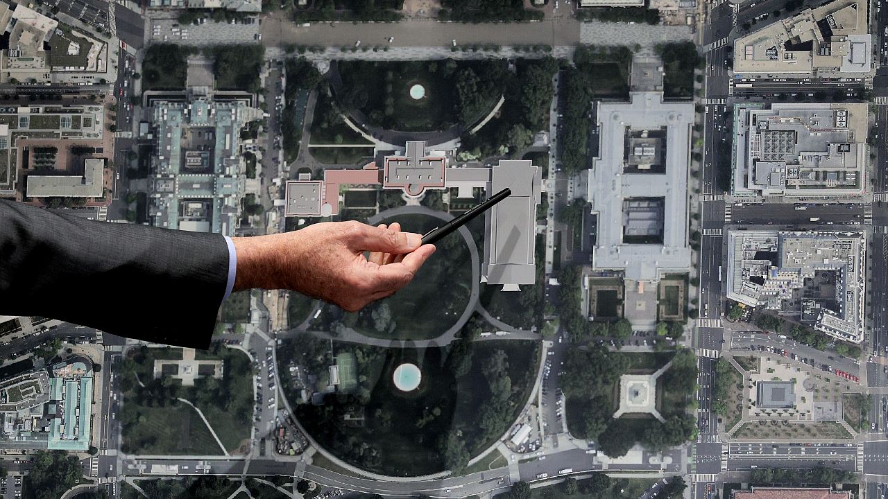 Тайният бункер под Белия дом - какво се строи под Източното крило