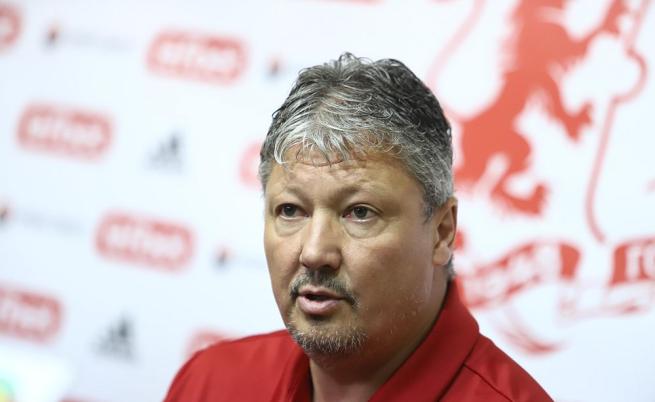 Любо Пенев се прибра в България