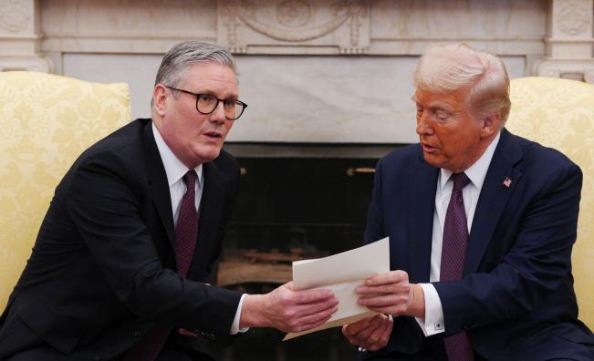 Стармър и Тръмп обсъдиха отварянето на Ормузкия проток