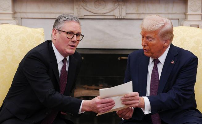 Стармър и Тръмп обсъдиха отварянето на Ормузкия проток