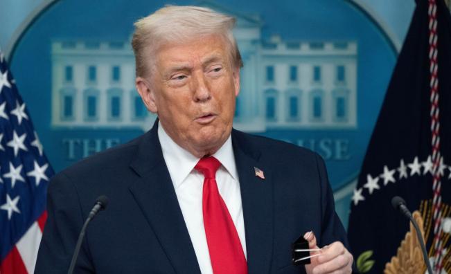 Тръмп обяви 10% глобални мита след решение на Върховния съд на САЩ