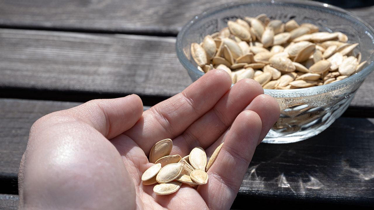 <p>Според проучване от 2009 г. с повече от 5700 възрастни, тези с нисък прием на магнезий са съобщавали за симптоми на депресия и тревожност, докато тези с адекватен прием на магнезий са по-малко склонни да се чувстват тревожни или потиснати.</p>