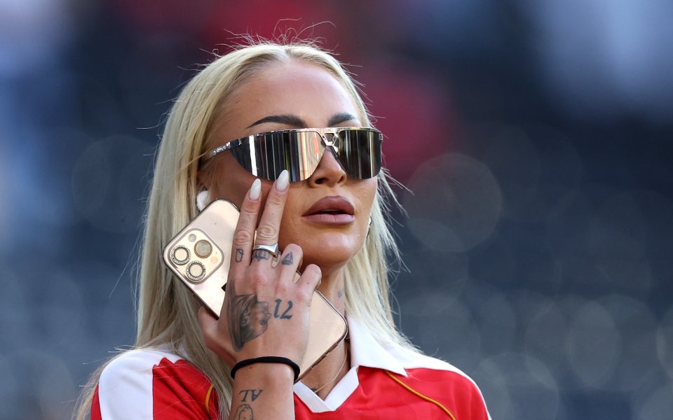 Радост за феновете в Англия: най-сексапилната футболистка се връща на Острова