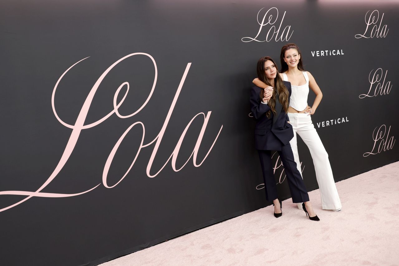 <p>Милиардерката, която разплака Виктория Бекъм: Истината за Никола Пелц в снимки</p>