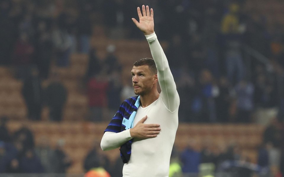 Еуфория в Шалке: 1200 фена посрещнаха Джеко на първата му тренировка (видео)