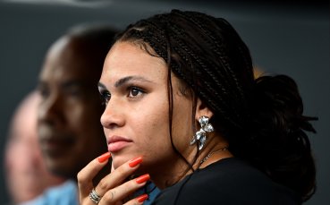 Дъщерята на Денис Родман вече е най-високоплатената футболистка в света