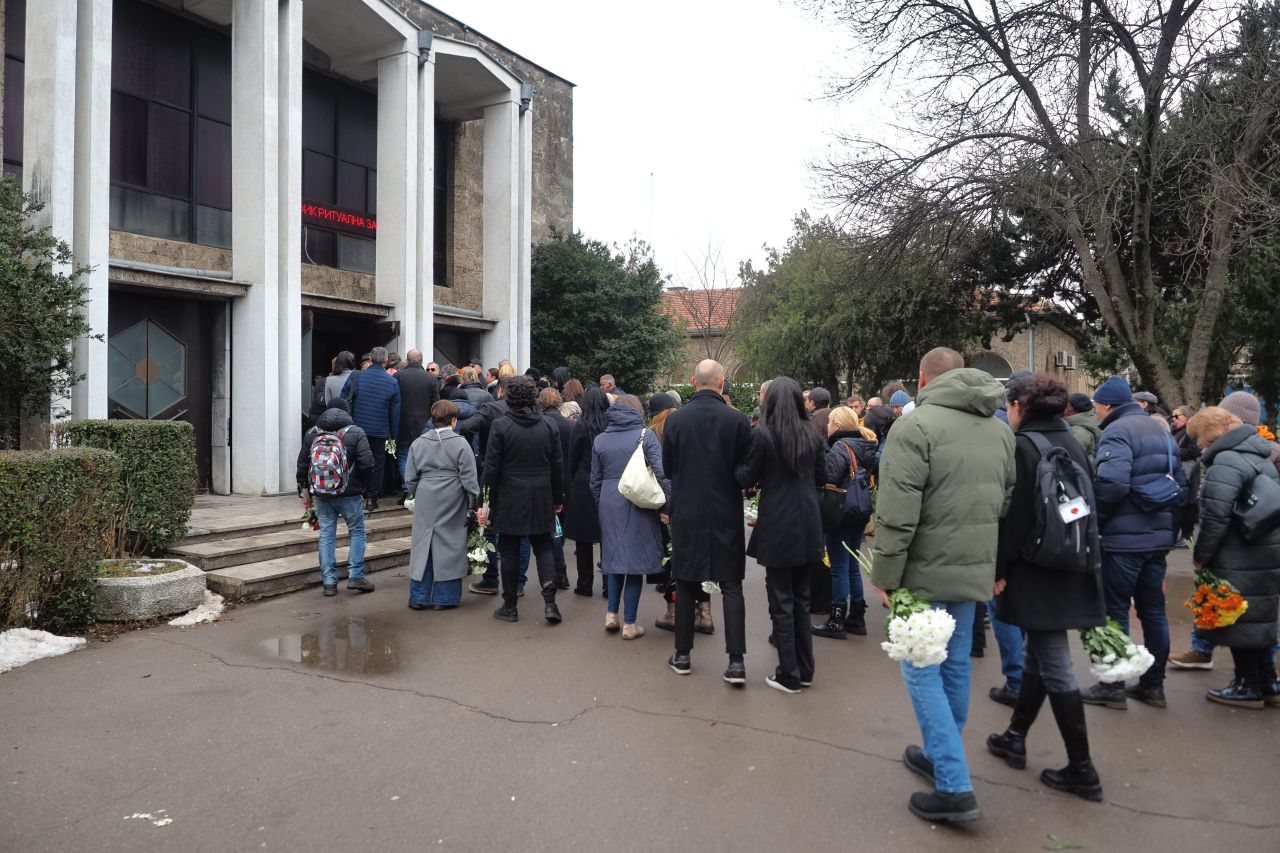 <p>Днес, 24 януари, на Централни софийски гробища в столицата се състоя поклонение пред паметта на поета, писател и сценарист Калин Терзийски.</p>