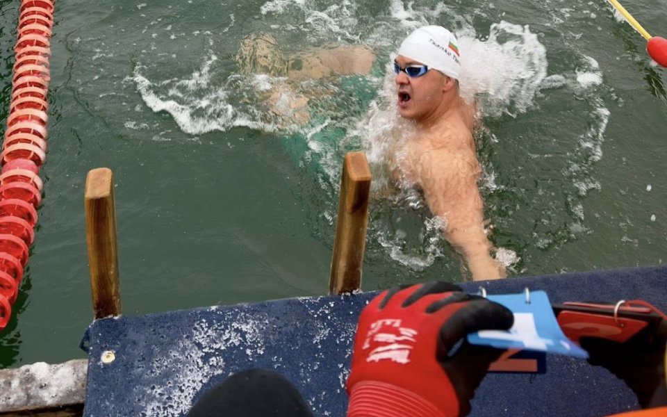 Страхотно! Български триумф на Световната купа по зимно плуване