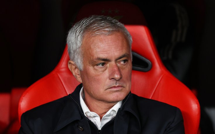 200 фена на Бенфика блокираха тренировъчната база и поискаха обяснение от Моуриньо