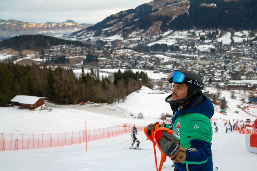 Алберт Попов на слалома от Световната купа в Кицбюел1