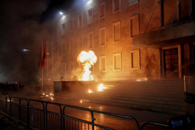 Тирана протест