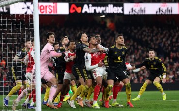 СНИМКИ: Всички интересни кадри от дербито Арсенал - Манчесътр Юнайтед