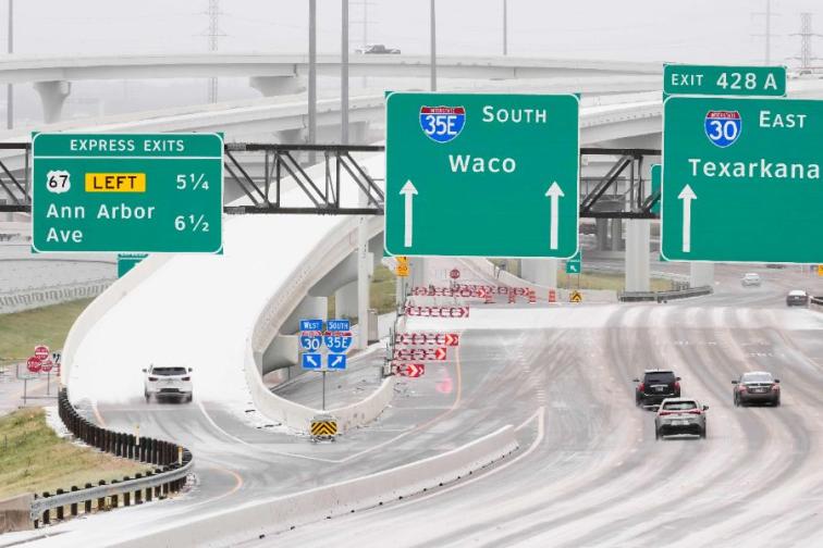 Зимна буря парализира летища в САЩ