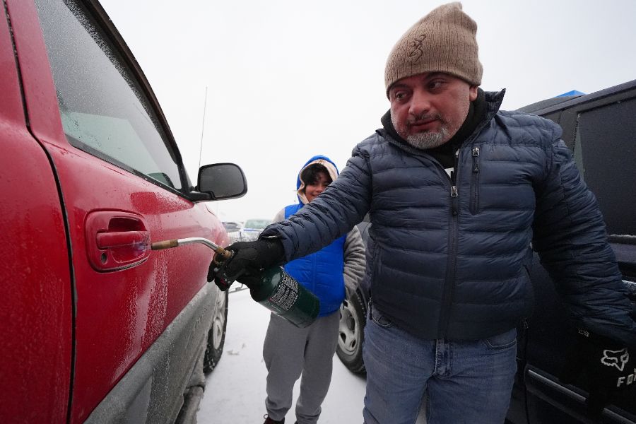 <p>Над 11 400 полета бяха отменени в неделя в Съединените щати, след като мощна зимна буря обхвана голяма част от страната и причини сериозни смущения във въздушния транспорт, съобщи Асошейтед Прес, позовавайки се на данни на уебсайта за проследяване на въздушния трафик &bdquo;ФлайтАуеър&ldquo; (FlightAware).</p>