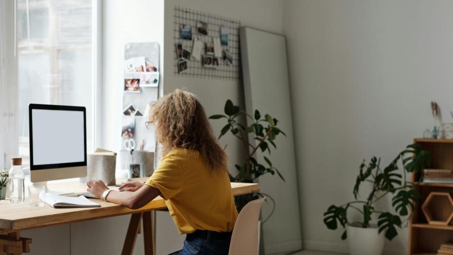 Домашният офис: Как да обзаведем работното си място изгодно с Bazar.bg