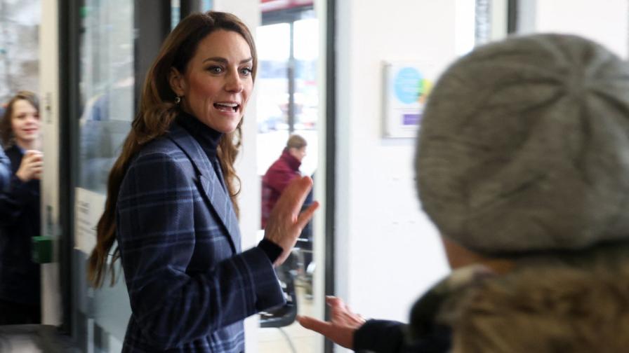 Моден гаф или таен шифър? Кейт Мидълтън се появи с „близначка“ в Шотландия